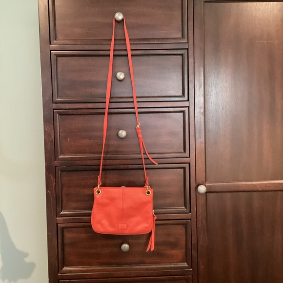 Fossil Vibrant Melon Leather Crossbody Bag in EUC - Picture 4 of 10